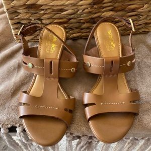 Coach and Four, 7.5 Tan/brown Wedge sandals